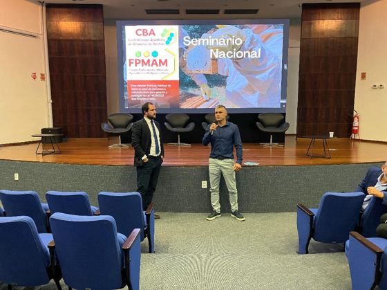 Desafios e soluções da ATER para criação de abelhas são discutidos no I Seminário Nacional de Apicultura e Meliponicultura